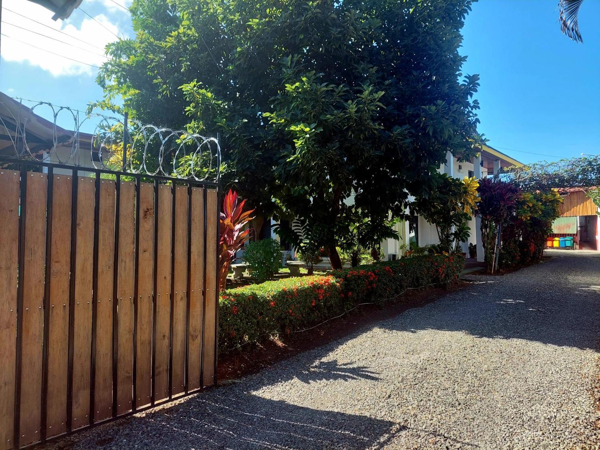 Hospedaje Quepos Eksteriør bilde