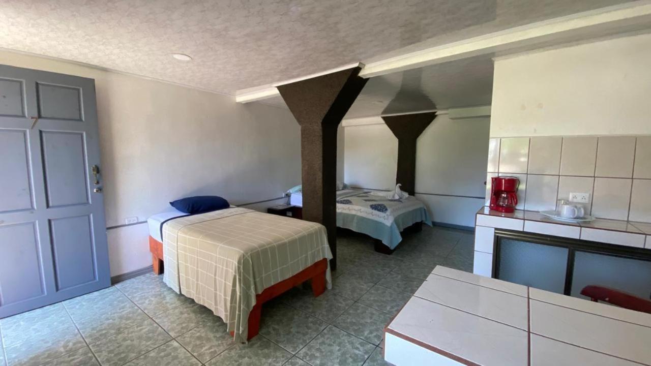 Hospedaje Quepos Eksteriør bilde